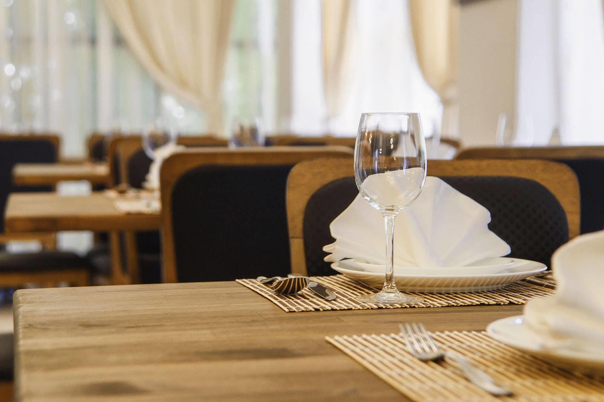 Promenade Park Hotel Shymkent Luaran gambar